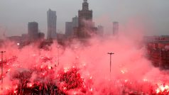 Pochod nezávislosti ve Varšavě na oslavu stoletého výročí samostatnosti Polska