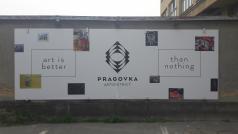 Přestěhoval do areálu Pragovky, kde historicky ateliéry byly.