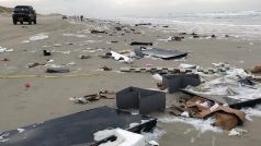 Hračky, oblečení, nábytek či komponenty do automobilů už více než 24 hodin vyhazují vlny na nizozemské ostrovy Schiermonnikoog, Ameland, Terschelling, Vlieland a Texel