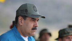 Venezuelský prezident Nicolás Maduro s vojáky