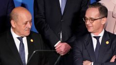 Francouzský ministr zahraničí Jean-Yves Le Drian  (vlevo) a jeho německý protějšek Heiko Maas.