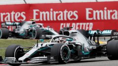 Jubilejní tisící závod formule 1 Velkou cenu Číny ovládly vozy Mercedesu