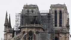 Pařížská katedrála Notre-Dame v úterý ráno