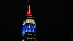 V New Yorku ve francouzských barvách zářil slavný Empire State Building nebo One World Trade Center