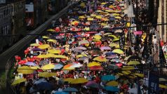 Symbolem protestního hnutí v Hongkongu se staly žluté deštníky.