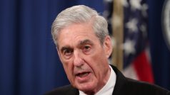 Zvláštní vyšetřovatel FBI Robert Mueller během veřejného prohlášení.