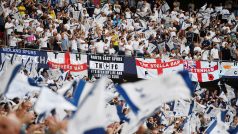 Domácí fanoušci přišli podpořit svůj tým Tottenham Hotspur FC v hojném počtu