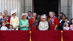 Poprvé od květnového narození syna se na veřejné oslavě objevil princ Harry s manželkou Meghan.