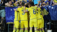 Hráči Kosova slaví gól proti Bulharsku.