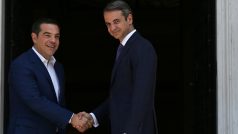 Dva řečtí premiéři: vlevo odcházející Alexis Tsipras, vpravo nově jmenovaný Kyriakos Mitsotakis