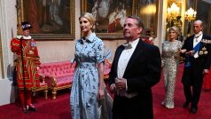 Britský ministr obchodu Liam Fox a Ivanka Trumpová během návštěvy Británie.