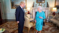Boris Johnson s královnou Alžbětou II.