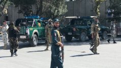 Afghánské bezpečnostní složky nedaleko místa kábulské exploze.