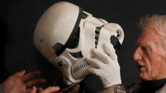 Jedním z největších lákadel aukce je helma Stormtroopera z čtvrté epizody Star Wars s podtitulem Nová naděje. Očekává se, že se tato rekvizita nakonec prodá za více než 180 000 liber tedy 5 milionů korun.