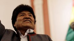 Bolivijský prezident Evo Morales slaví po zveřejnění předběžných výsledků prezidentských voleb