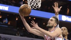 Český basketbalista Tomáš Satoranský ze Chicaga Bulls