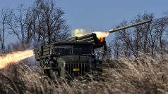 Ruský raketomet BM-21 Grad při cvičení v oblasti Rostovu