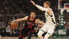 Tomáš Satoranský v zápase NBA proti Milwaukee Bucks