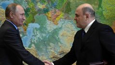 Prezident Vladimir Putin a tehdejší ředitel Federálního daňového úřadu Michail Mišustin v listopadu 2018