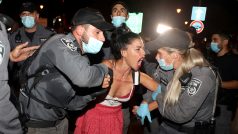 Policie rozháněla demonstranty v Jeruzalémě vodními děly