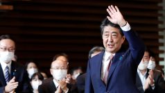Japonský premiér Šinzó Abe ve středu podal demisi