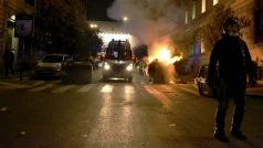 Policie zasáhla proti nepovolenému pochodu, který vyšel z náměstí Piazza del Popolo v centru italské metropole.