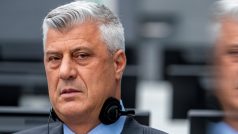 Kosovský exprezident Hashim Thaçi před soudcem zvláštního tribunálu pro Kosovo v Haagu