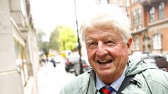 Otec britského premiéra Borise Johnsona požádal o francouzské občanství. Stanley Johnson, který v referendu v roce 2016 hlasoval proti brexitu