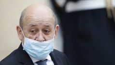 Francouzský ministr zahraničí Jean-Yves Le Drian v rozhovoru pro týdeník Journal du Dimanche vyjádřil znepokojení nad jadernými aktivitami Íránu a vyzval Teherán a Washington, aby se vrátily k jaderné dohodě