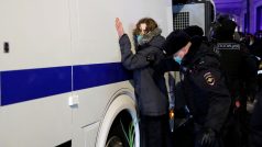 Kolem půlnoci moskevského času hlásí server OVD-Info přes 500 zadržených demonstrantů