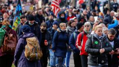 Podle policie je situace na místě nepřehledná. Strážce zákona z Hesenska přijeli podpořit i jejich kolegové z dalších spolkových zemí.