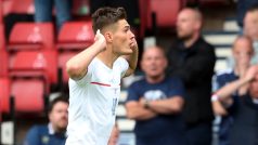 Patrik Schick slaví gól do sítě Skotska