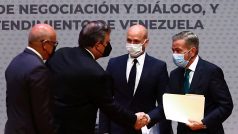 Zprava představitel opozice Gerardo Blyde, šéf norských vyjednávačů Dag Nylander, mexický ministr zahraničí Marcelo Ebrard a zástupce vládní delegace Jorge Rodríguez