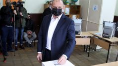 Rumen Radev vhodil svůj hlas do urny kolem desáté ráno