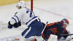 Hokejový útočník Ondřej Kaše pomohl v NHL dvěma asistencemi k výhře Toronta 5:1 v Edmontonu a bodoval v pátém utkání za sebou (3+4)