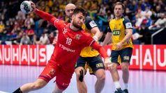 Český házenkář Vít Reichl v zápase proti Švédsku