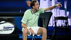 Zuřící Daniil Medveděv v semifinále Australian Open