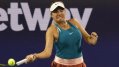 Šestnáctiletá česká tenistka Linda Fruhvirtová (na snímku) v osmifinále v Miami prohrála 2:6 a 3:6 s šestou hráčkou světa Španělkou Paulou Badosaovou