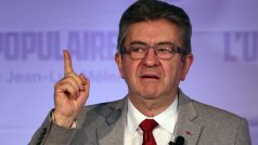 Jean-Luc Mélenchon apeloval na své podporovatele, aby volili Macrona