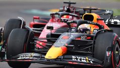 Max Verstappen z Red Bullu zvítězil před Charlesem Leclercem z Ferrari