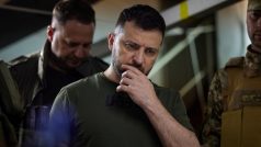 Zelenskyj v neděli navštívil obléhané město Lysyčansk a nedaleký Soledar