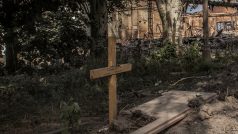 Hrob v poničené části Lysyčansku