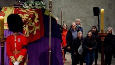 Londýnská záchranná služba doporučila lidem, aby si s sebou vzali teplé oblečení a léky, pokud nějaké pravidelně užívají