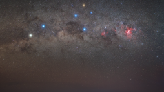 Klenoty maledivské noci, fotografie Petra Horálka, kterou agentura NASA označila za astronomický snímek dne 28. 3. 2022
