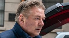 Herec Alec Baldwin, který je obžalovaný z neúmyslného zabití