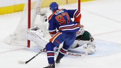 Connor McDavid má na kontě už 60 branek