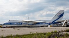 Ruský letoun Antonov 124 v Torontu