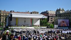 Papež František sloužil mši v Budapešťi