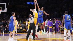 Lakers zvýšili vedení na Warriors v sérii na 3:1