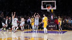 Hráči Denveru slaví postup do finále NBA
